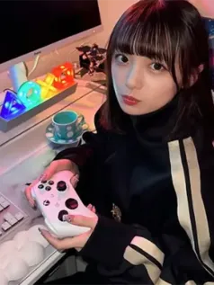 日本美女偶像展示业余爱好 精致游戏小屋引羡慕