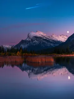 班夫国家公园朱砂湖 雪山倒影与星空的绝美邂逅 高清手机壁纸