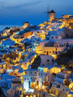 圣托里尼夜色温柔 灯火阑珊的梦幻小镇 高清手机壁纸